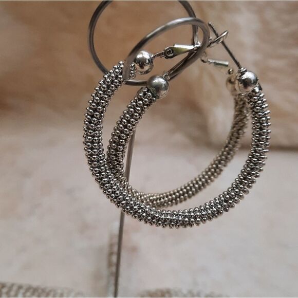 FREE HOOP EARRINGS   - Picture 5 of 5